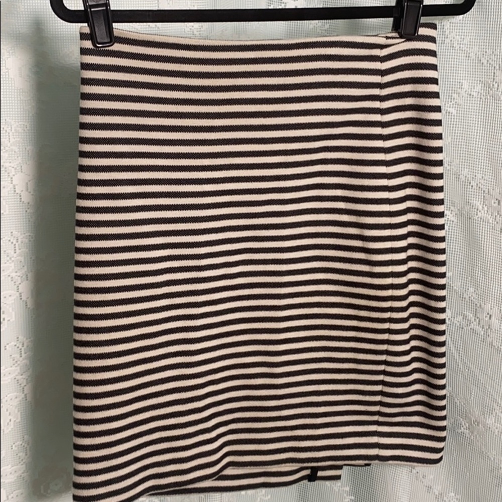 Talbots pencil black and white horizontal stripe pencil skirt size 4P‎